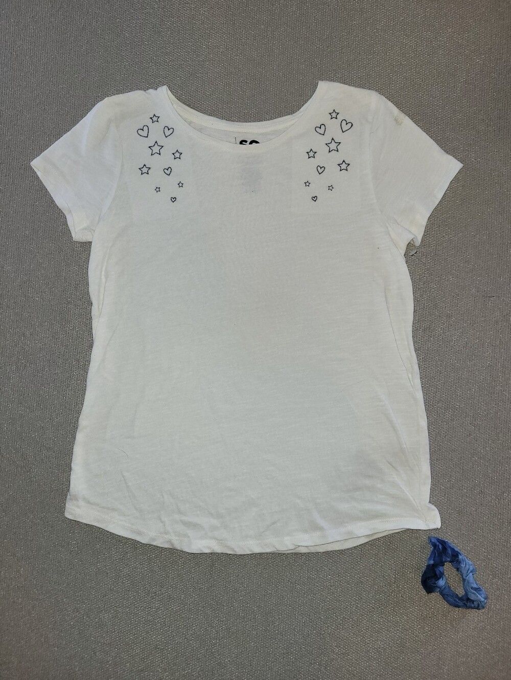 SO Size Large White Tee with Blue Heart & Star Pattern & Scrunchie Hair Tie NWOT